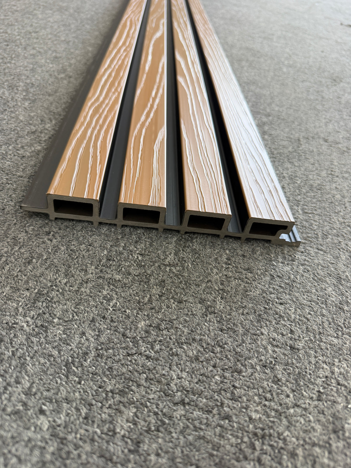 PVC EXTERIOR TEAK 3D FONDO NEGRO