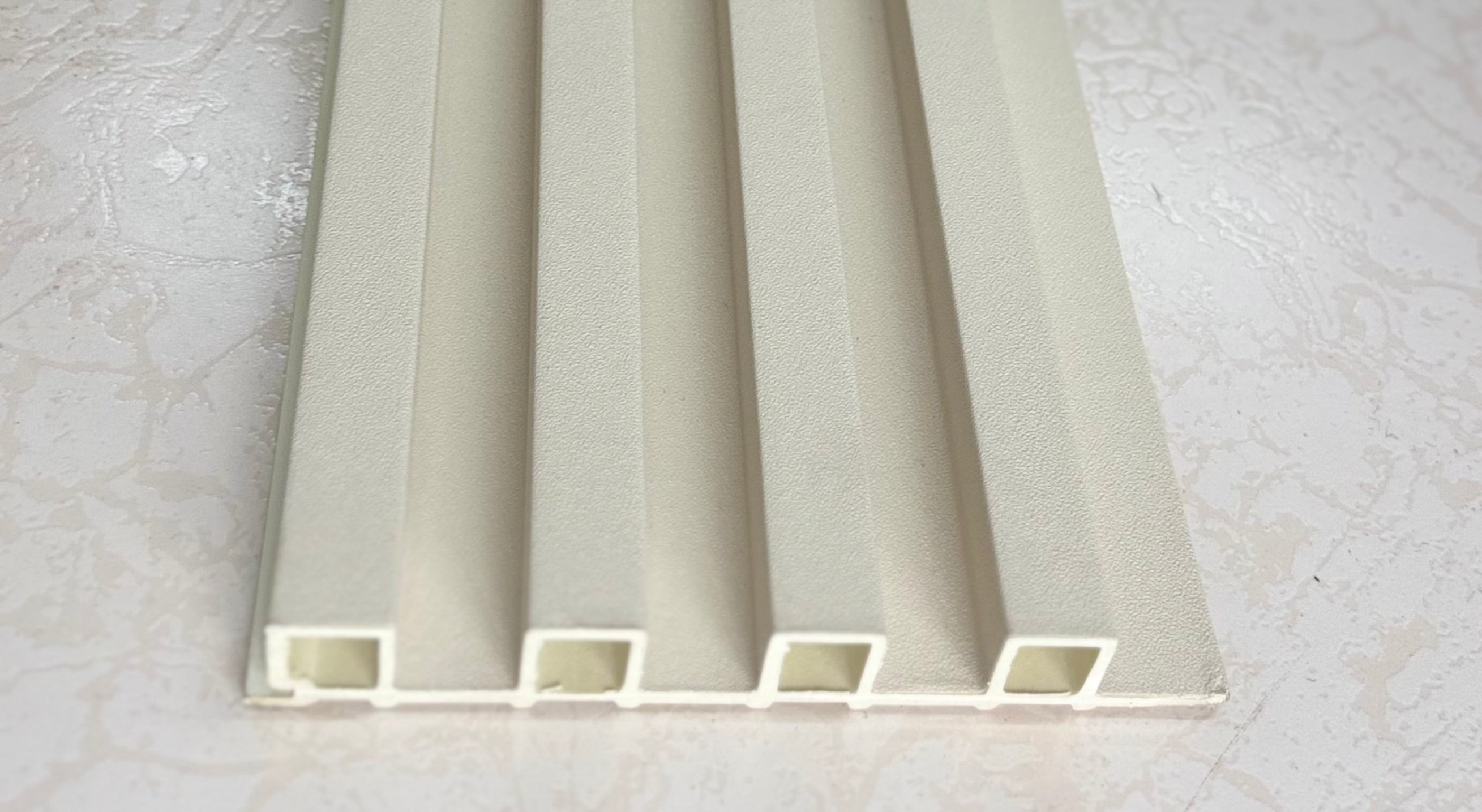 WALL PANEL SHINY LIHGT CREAM